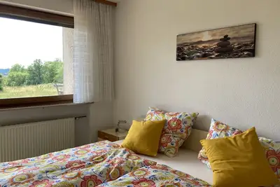 Image de 2023 Komplett Renovierte, Stadtnahe Ferienwohnung im GrĂĽnen