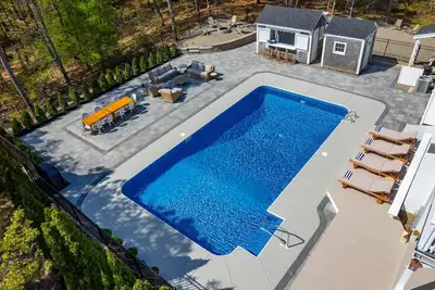 Image de Luxury Retreat w/Heated Saltwater Pool