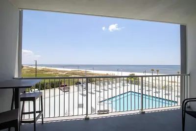 Image de Rare unit on the sand beach sleeps 6 in Biloxi!