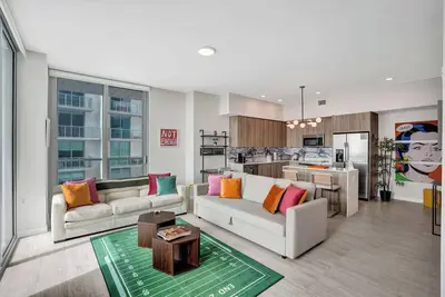 Image de Modern 1 Bdrm Condo With Bay & Pool Views