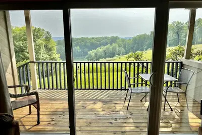 Image de Very Private Updated 2Br Condo on the Summit. Walking distance to all the fun.