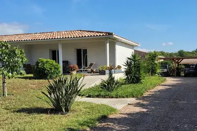 Image de Appartement 2-4 pers - plain pieds 48m2 + terrasse 38m2 proche mer et montagne