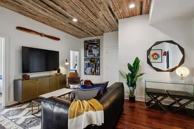 Image de Savannah Historic Condo | Vibrant Nightlife
