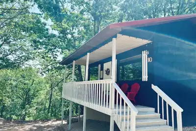 Image de Little Owl Private Cabin #10 - Sleeps 6. Resort Pool-Spa. Sdc 1 mi. Dogs ok!