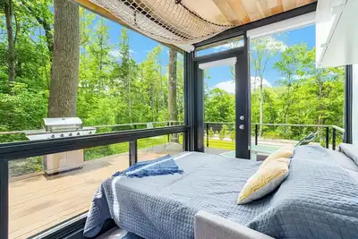 Cute Riverside Cabin w Hot Tub, Fire Pit, & Kayaks