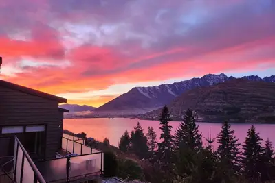 Image de Escape, Recharge, Fall in Love With the View!