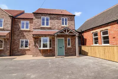 Keepers Cottage, pet friendly, with a garden in Wilberfoss