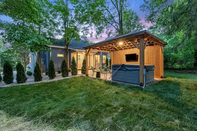 Image de Hot Tub & Fireplace/12min to Horse Park/30 Min to Ark