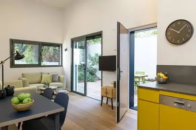 Tel Aviv Magic - 2-Br Stylish Home with Garden!