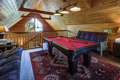 Image de *Cozy 2br + Loft! • Game Room • Hot Tub! • Arcade*