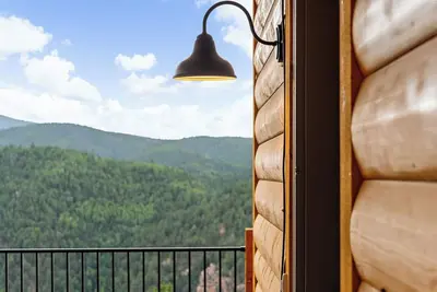 Image de Alpine Escape: Family-Friendly Cabin with Spectacular Views
