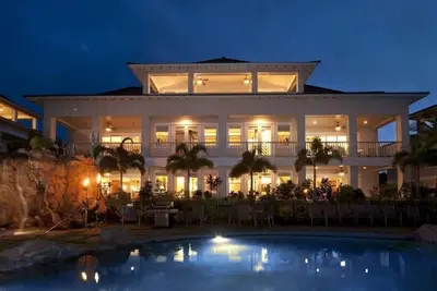 Image de Luxury Poolside Villa | Stunning Ocean View, Lanai