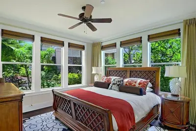 Image de Poolside Ground-Floor Villa |Walk to Beach|Hot Tub