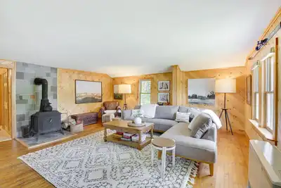 Image de Gorgeous Sunday River Cabin w/ Saltwater Hot Tub!