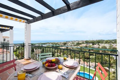 Image de Rentandhomes Calahonda Sea View and Golf