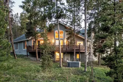 Image de This house is a 8 bedroom(s), 4 bathrooms, located in Fraser, Co.
