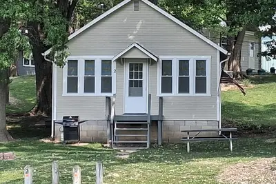 Image de Newland's Resort: Cozy Channel Front Cottage #2 on Indian Lake with a boat dock