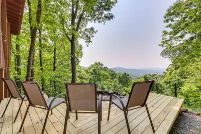 Image de Cozy Murphy Cabin w/ Decks & Mountain Views!