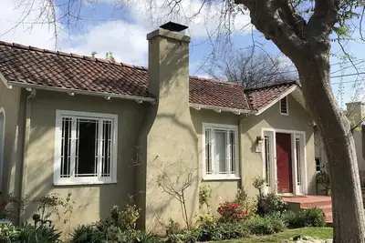 Image de Charming Historic Highlands  Home in Pasadena! Last Minute Dec-Jan Discounts!