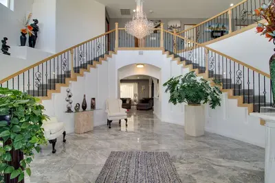 Image de Albuquerque Home w/ Balcony ~ 7 Mi to Rio Grande!