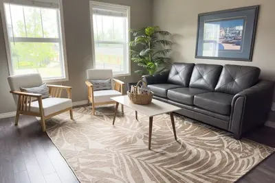 Image de Townhome Retreat: Sylvan Sunrise Escape, Minutes from the Beach!