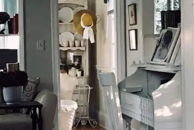 Image de Charming cottage in great neighborhood. . . close to downtown, fort and university