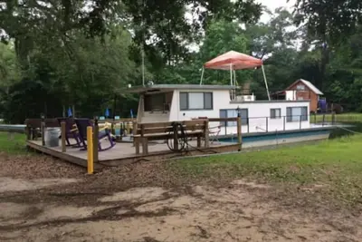 Image de A Shore Bet Houseboat