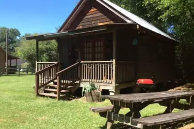 Image de Rustic Backyard Lumberjack Cabin