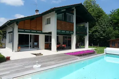 Image de Maison Pays Basque avec piscine