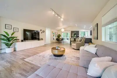 Image de 2 Mi to Lake Sammamish State Park! Modern Duplex