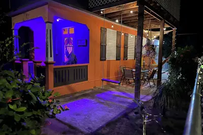 Image de Authentic Puertorrican Home with Full Ac -Fast Wifi - Smart Tv Near Beach