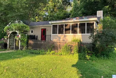 Image de Harbor Country-Rolling Prairie Retreat on 7 private wooded acres w/heated pool