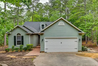 Image de Serene Sanford Home w/ Community Pool - Near Beach