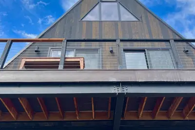 Image de New A Frame at the base of S Mountain, next to trail, river, slopes, and town.