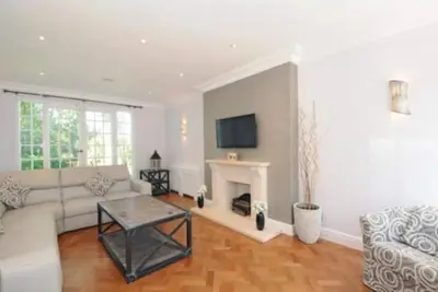 Image de Exclusive Surrey Home