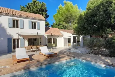 Image de Villa 10 couchages avec piscine et parc  à   quelques minutes du centre d'Arles