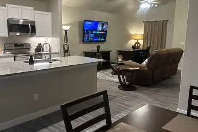 Image de Brand new quiet cozy  furnished home in odessa Midland with Tv in each room.