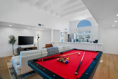 Image de Chic Uptown Home w/ Pool Table & Perfect Location!