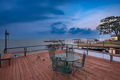 Image de Comfortable Lakefront Home at Cedar Creek Lake