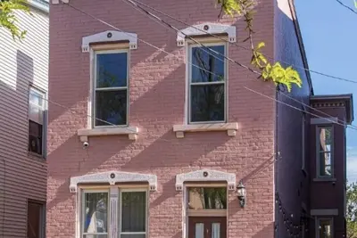 The Pink House in Cincinnati - 5 mins from Downtown, Otr, Findlay, & Clifton! \n