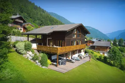 Image de Chalet Isla de Lux - séjour alpin en famille 12p avec spa - Ovo Network