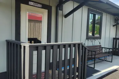 Image de 406 River Lodge: Yellowstone River in your backyard. Newly built lodge.