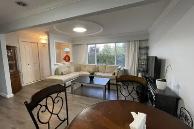 Image de Cozy Little White House With Two Bedroom