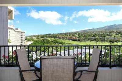 Image de Elevated Golf Course and Mountain Views