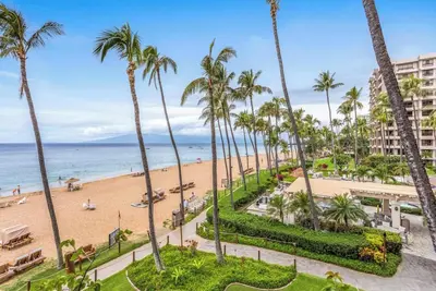 Image de Oceanfront Style & Island Living | Sleeps 6 w/ Resort Amenities