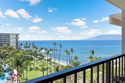 Image de Ocean Views Surrounded by Modern Elegance