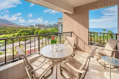 Image de Sweeping Ocean & Mountain Vistas in a Remodeled Residence at Kaanapali Alii