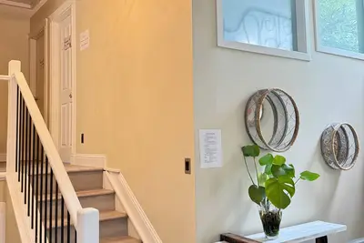 Image de Large private room close Lrt &free parking