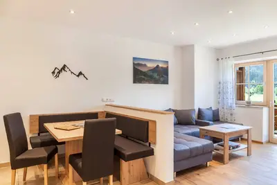 Image de Appartement 'Ferienwohnung Vrenal' avec vue sur les montagnes, jardin partagé et Wi-Fi