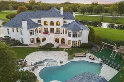 Image de Events Welcome! 12, 000 Sf Mansion w/ 2 Pools & Lakeview